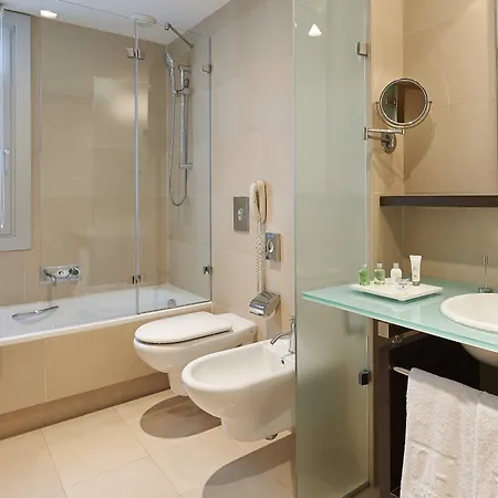 Hotell Nh Sants 4*