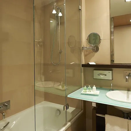 Hotell Nh Sants 4*