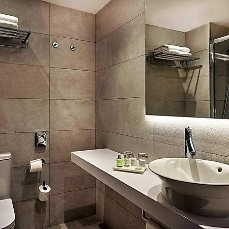 إن إتش سانتس 4*