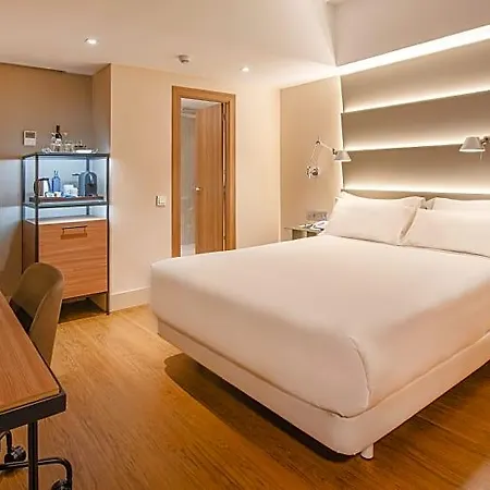 إن إتش سانتس 4* برشلونة