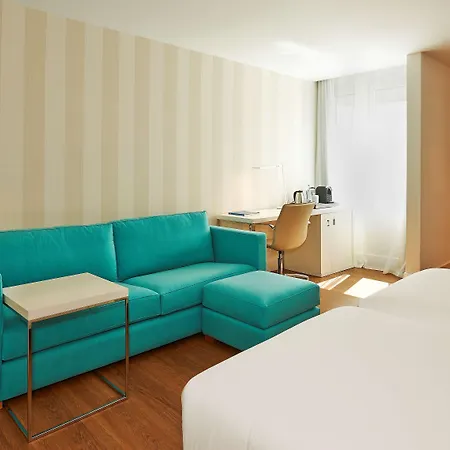 Hotell Nh Sants 4*