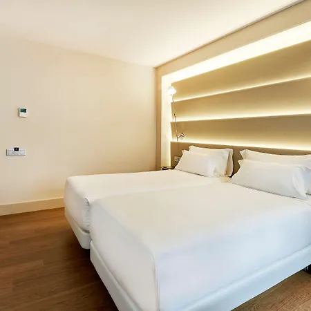 Hotell Nh Sants 4*