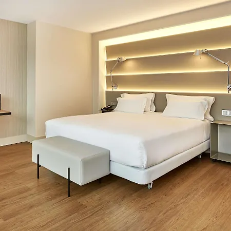 Hotell Nh Sants 4*
