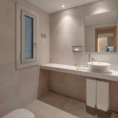 Hotell Nh Sants 4*