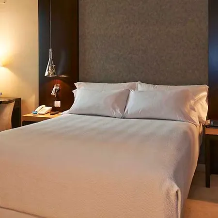 Hotell Nh Sants 4*
